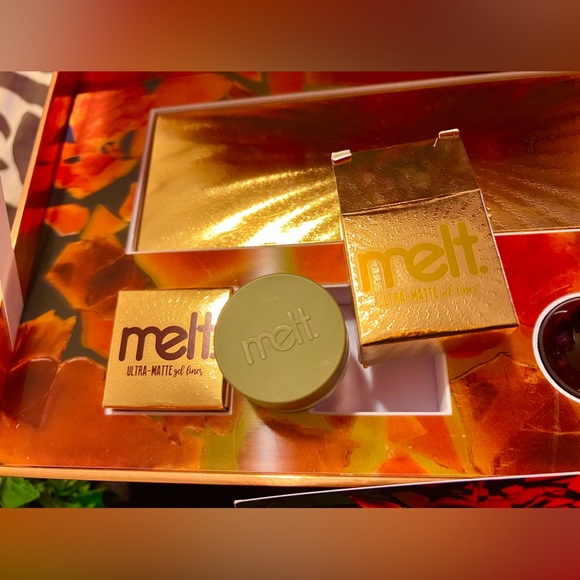 MELT “420 FOUR TWENTY” MAKEUP VAULT/ GOLD FOIL COLLECTOR BOX & GLASS ACCESSORY - Picture 3 of 14